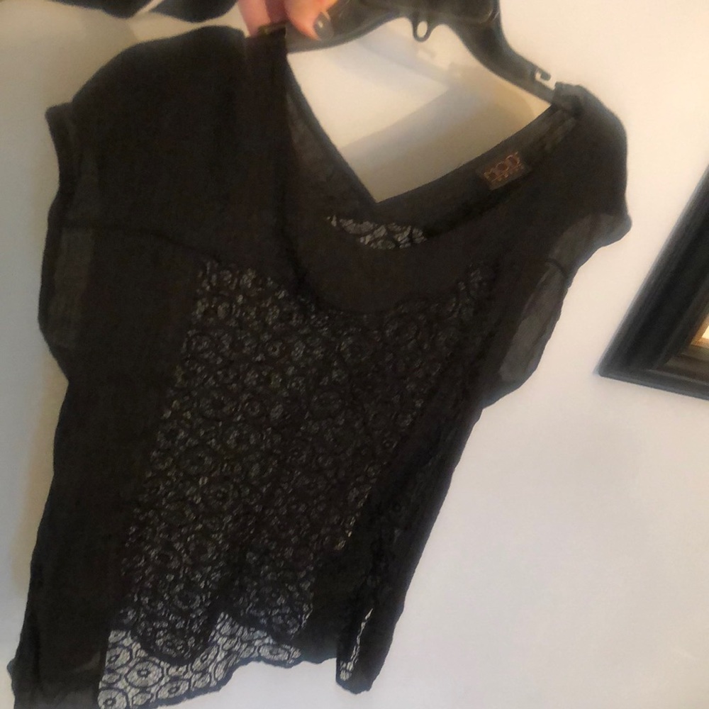 Modlusive…Super cute sheer short sleeve top